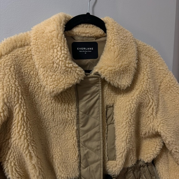 Everlane - The Quilted Teddy Coat in Dark Khaki/Cashew - Picture 3 of 12